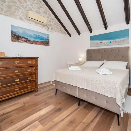 Didini Dvori By Interhome * Kruševo